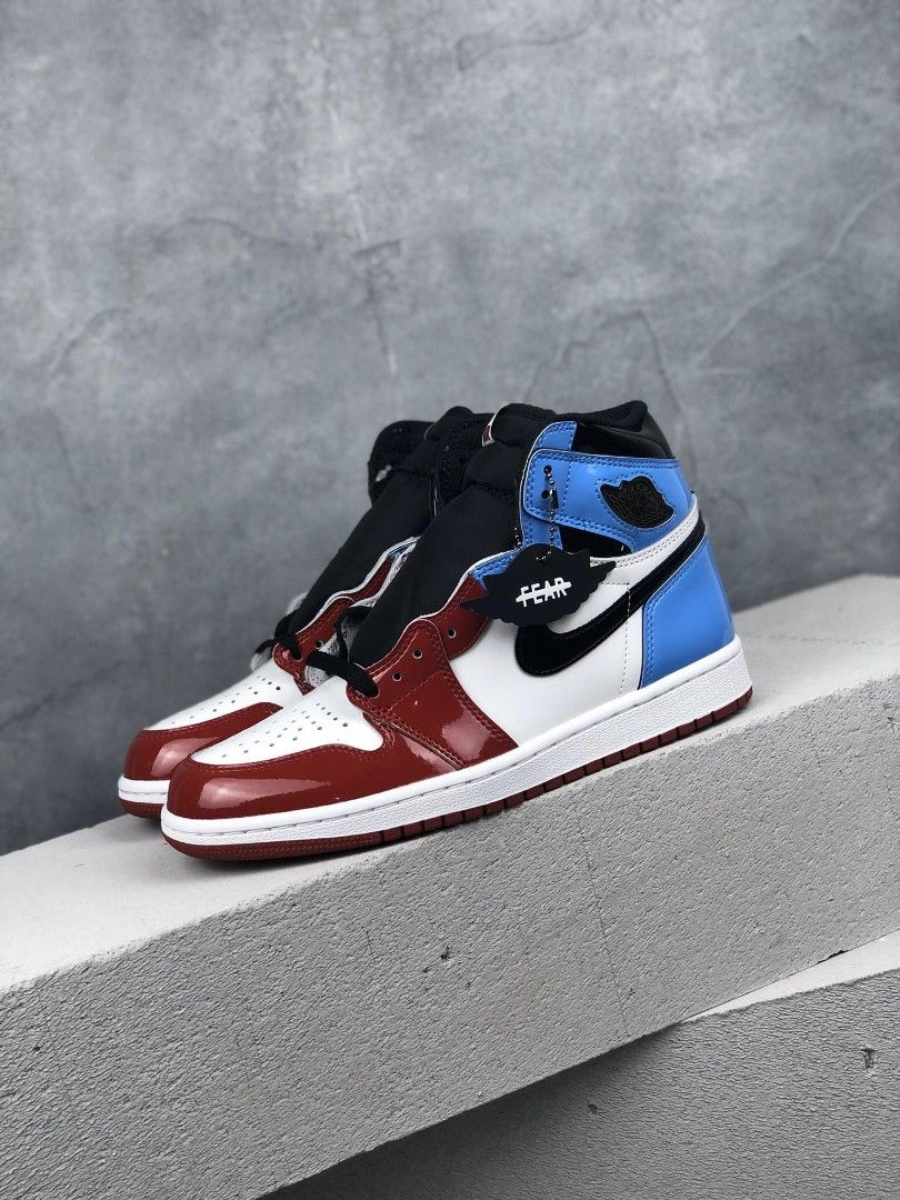 Nike air jordan retro 1 high og chicago deals 2019