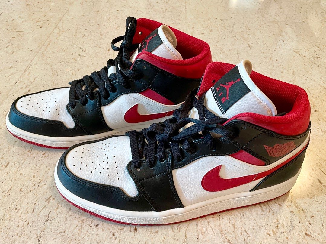 aj1 mid white gym red black