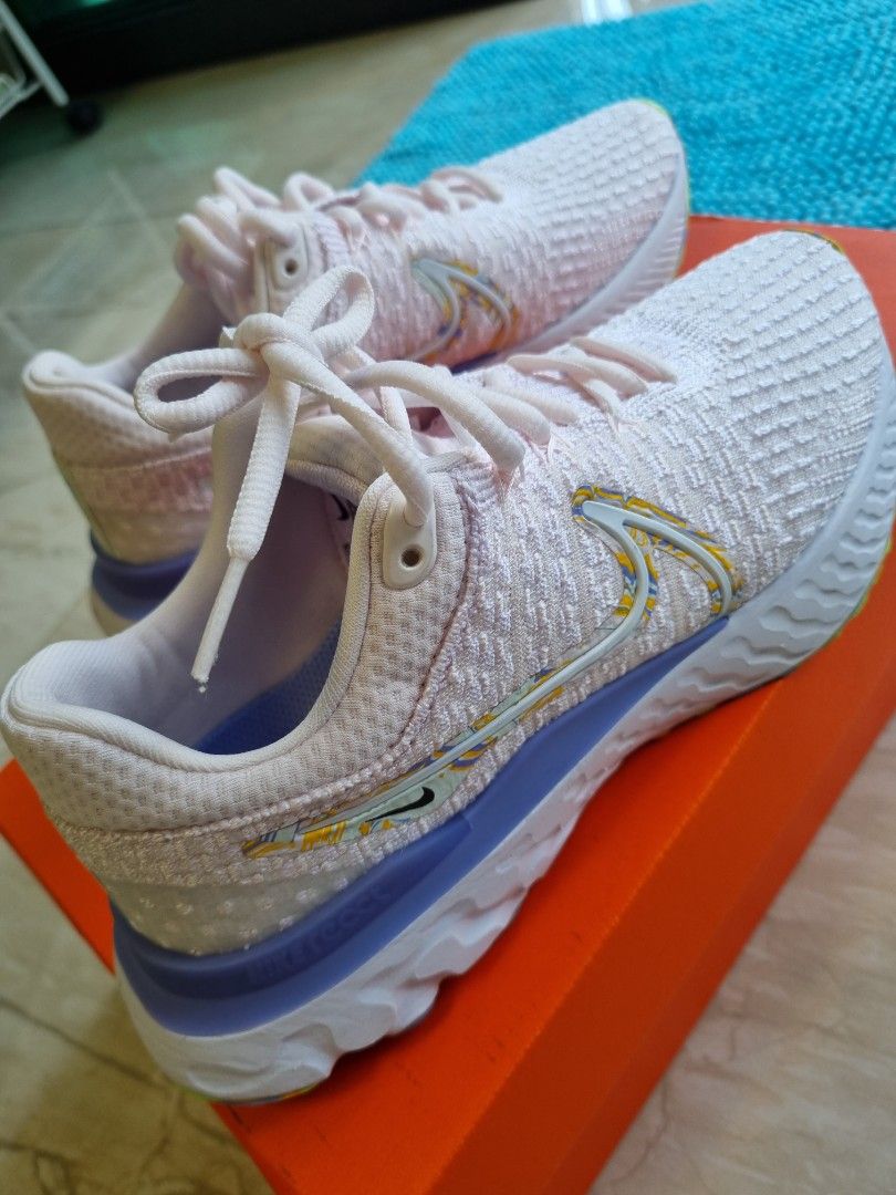 Like New Nike Running Shoes trainers Sneakers Women s