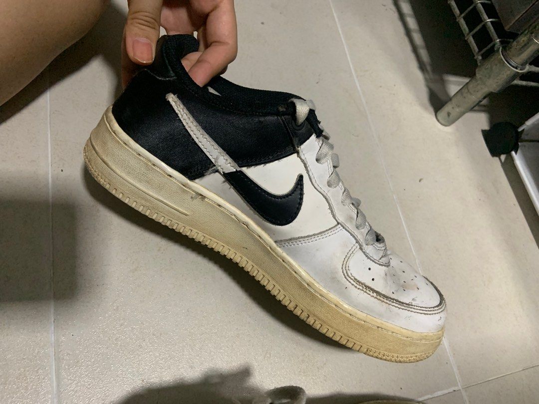 White old clearance nikes