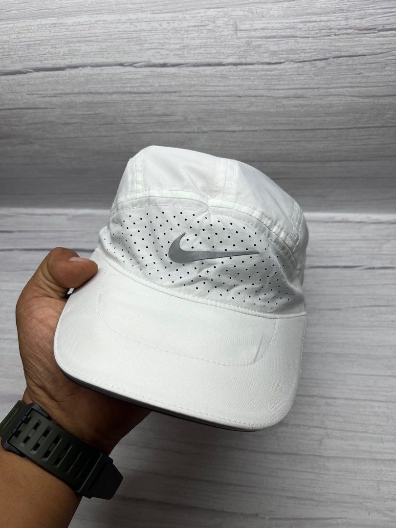 Nike hotsell tailwind cap