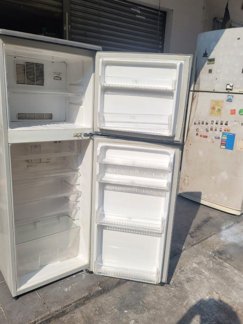 Peti sejuk peti ais fridge Toshiba 2 pintu, TV & Home Appliances
