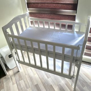 Preloved White wood adjustable crib play pen with mattress
