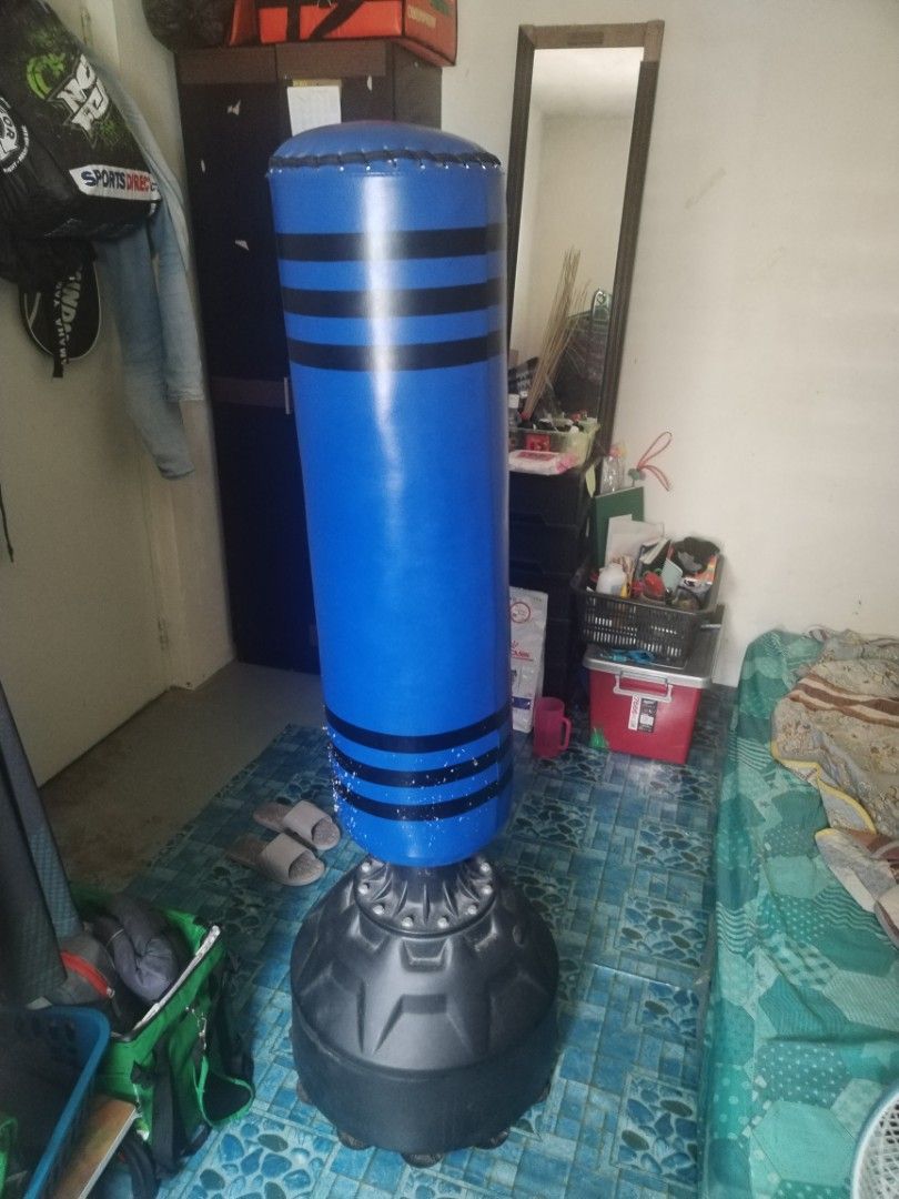 Punching bag stand, Sports Equipment, Exercise & Fitness, Weights