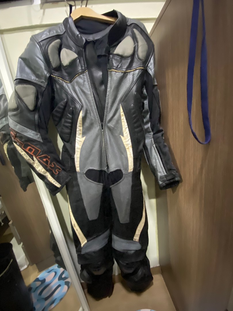 Race track suit, Motorcycles, Motorcycle Apparel on Carousell