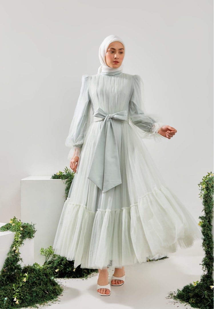 sewa long dress kondangan party hijab muslim friendly sage green tulle not aura label dewi roam Fesyen Wanita Muslim Fashion Gaun di Carousell