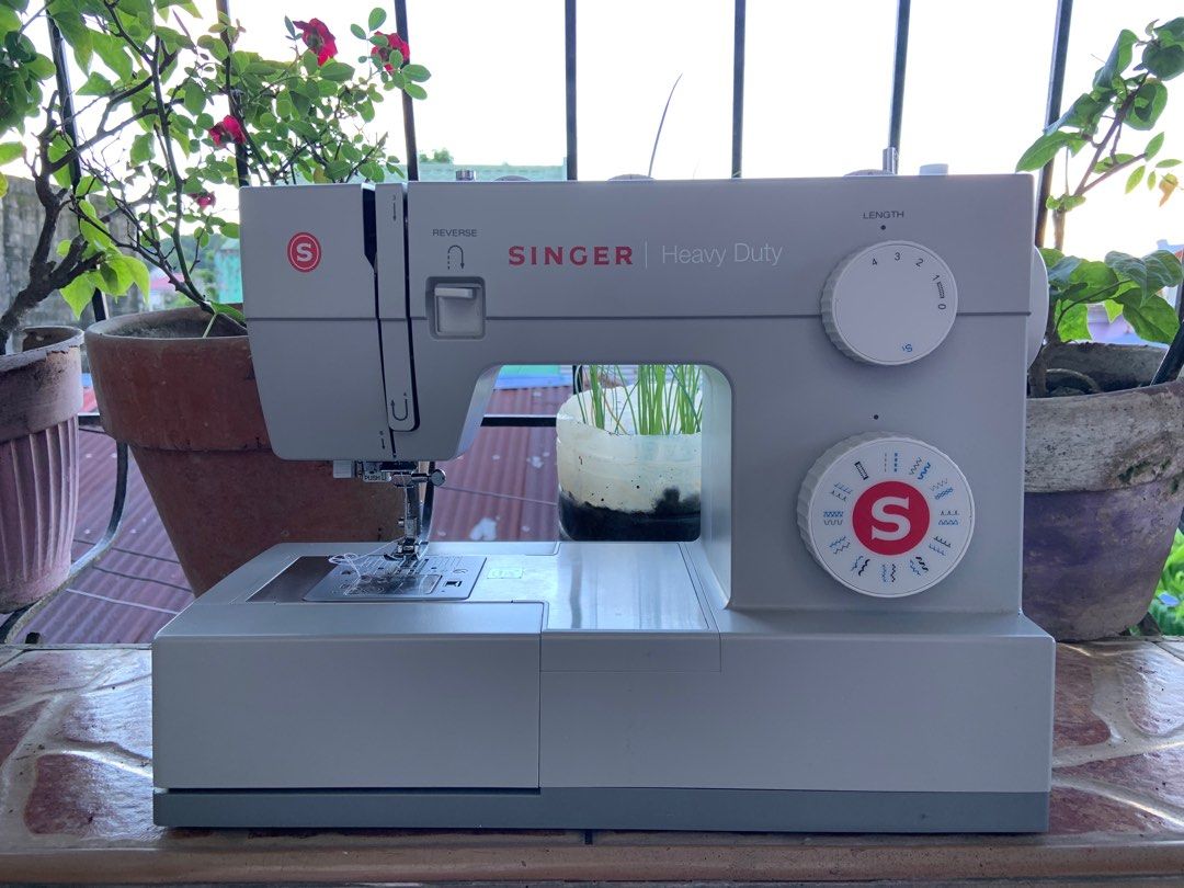 SINGER 4423 Heavy Duty Portable Sewing Machine, Hobbies & Toys
