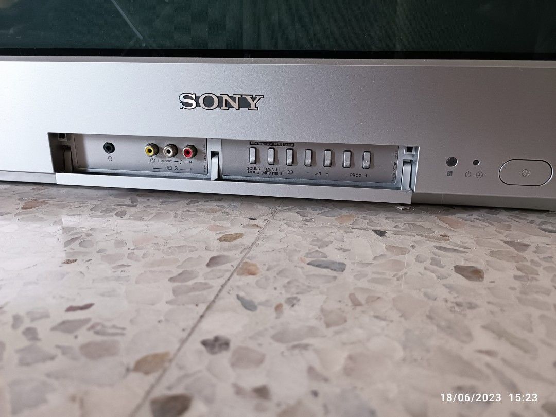 Sony TV Box (Bulk tv, old school)+ VHS and VCD Player, TV & Home