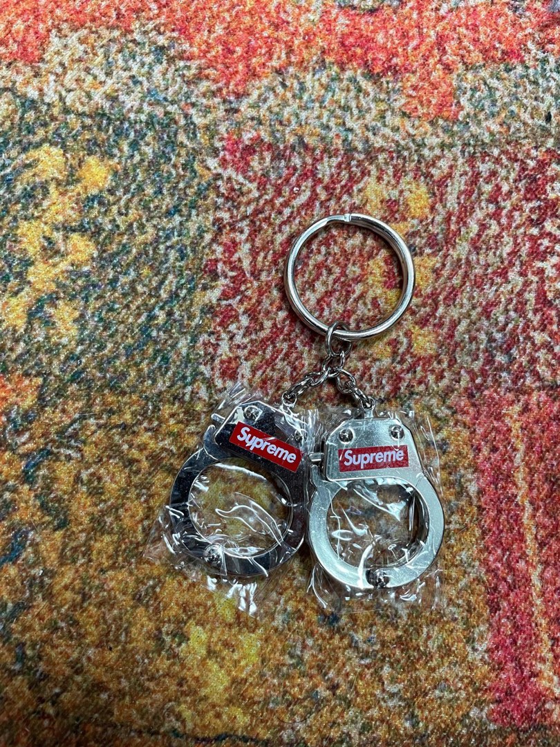 Supreme Handcuffs Keychain 手錠 - 小物