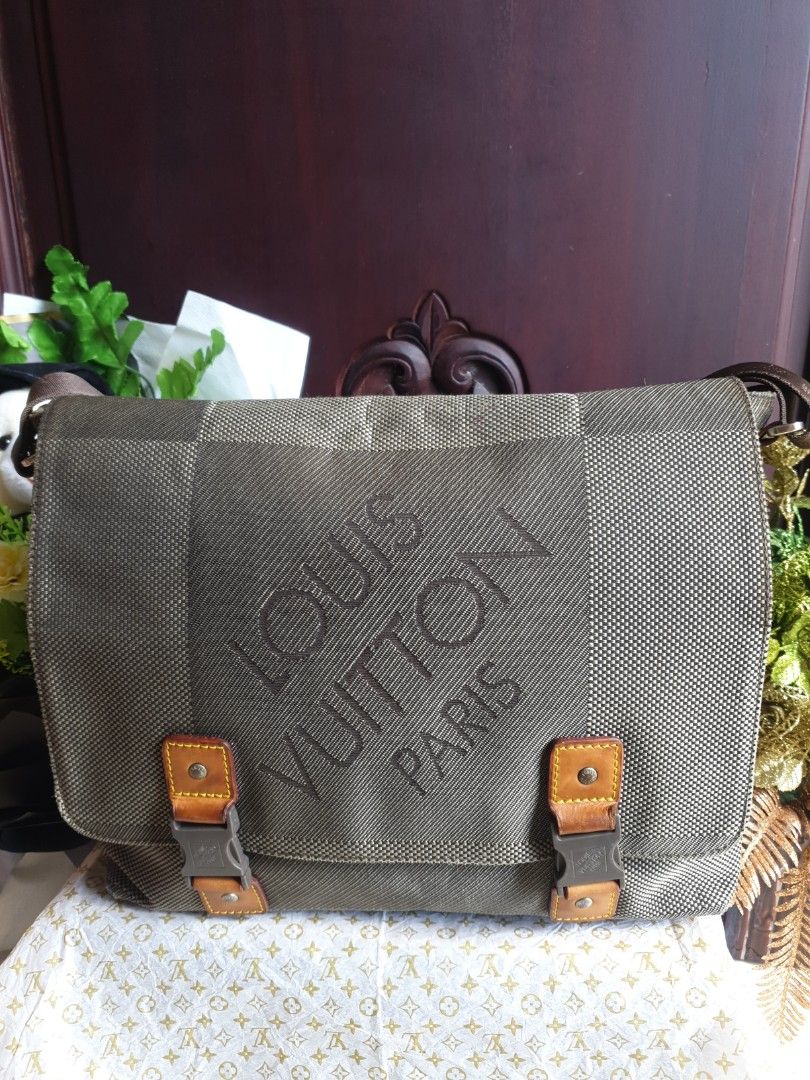 Louis Vuitton Damier Geant Nylon Loup Messenger Bag