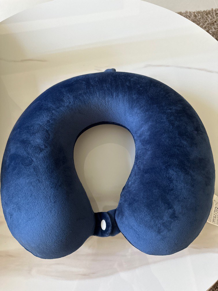 Travel Neck Pillow (Miniso), Hobbies & Toys, Travel, Travel Essentials & Accessories on Carousell