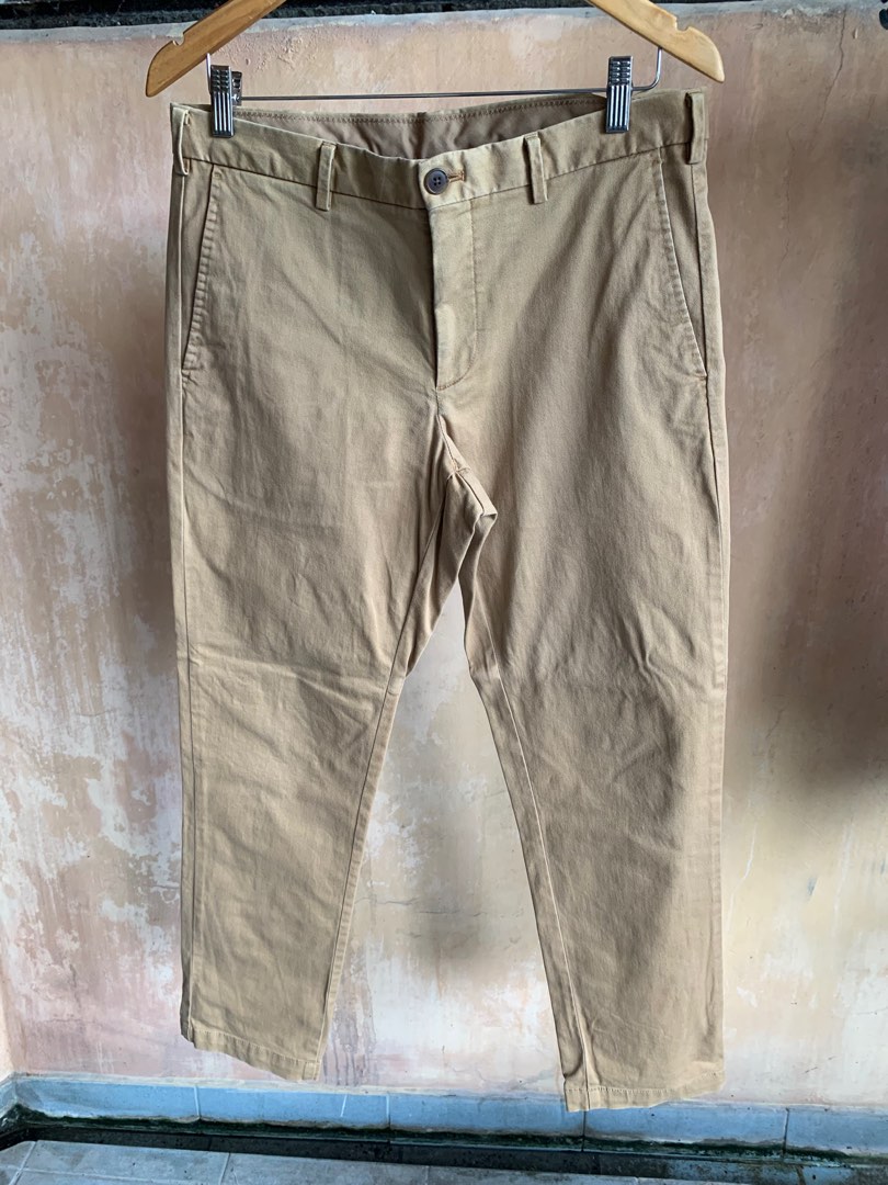 UNIQLO Brown Pants, Men's Fashion, Bottoms, Chinos on Carousell