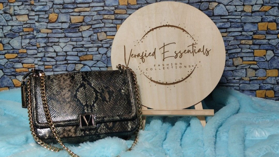 Victoria's Secret Python Snake Skin Crossbody Bag (Category: Shoulder Bags) located in Marikina City. Submitted by verafiedessentials (Listing ID 1238668734, Image 1). Description: ✨ Victoria's Secret Python Snake Skin Crossbody Bag✨ 🔸 💯 AUTHENTIC 💯 🔸 from CANADA 🇨🇦 🔸 Brand New 🔹 Items will only be shipped once fully paid. 🔹 Shipping fee will be shouldered by the buyer. 📌 Mode of payment: 🔸Gcash or Bank Transfer 🔸NO CASH ON DELIVERY O