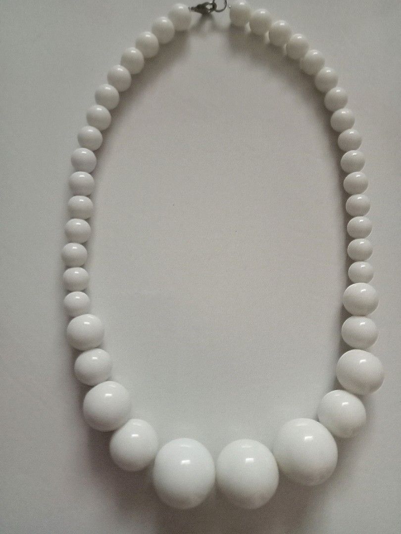 Chunky white bead store necklace