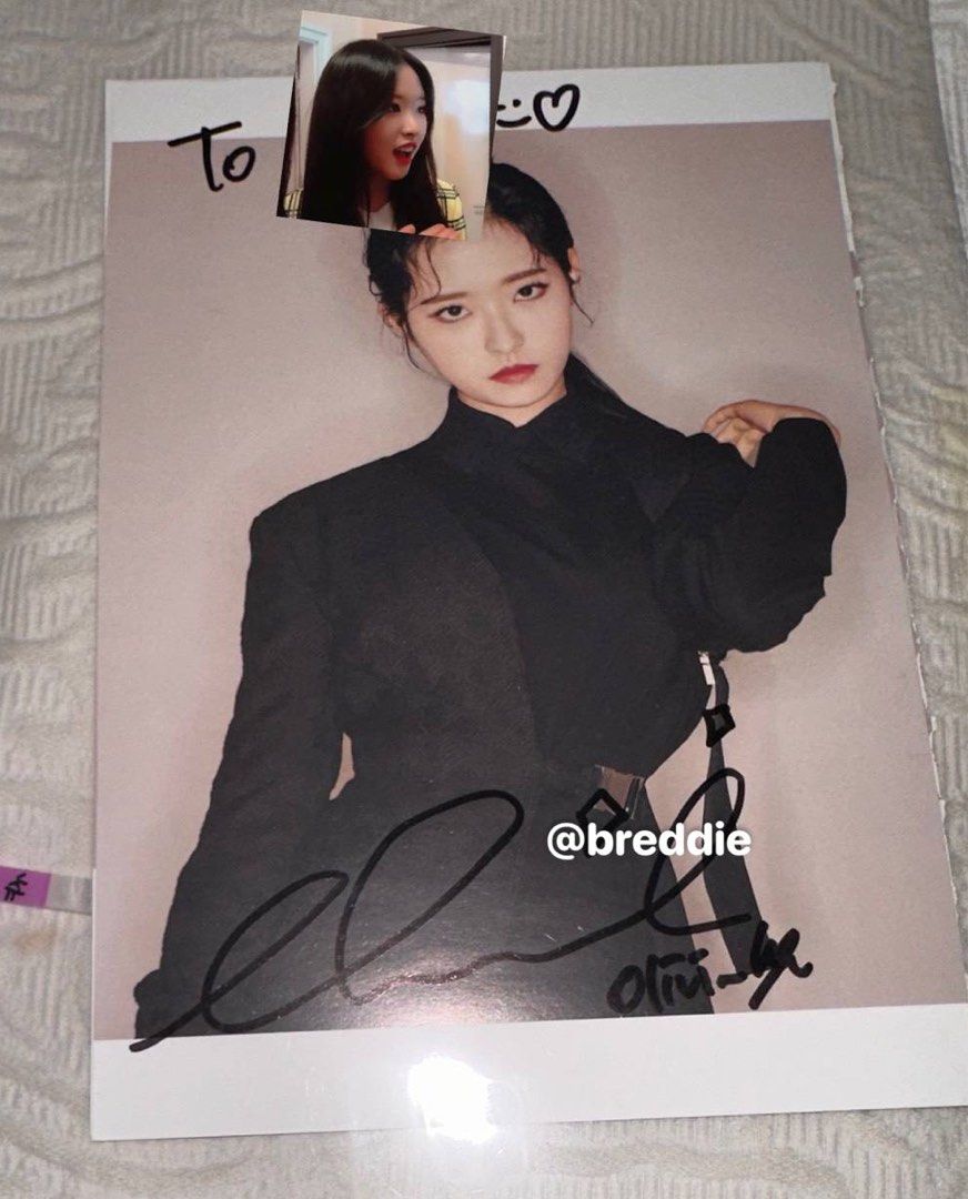 wts loona olivia hye/hyeju signed page #, Toys & Collectibles, Fan