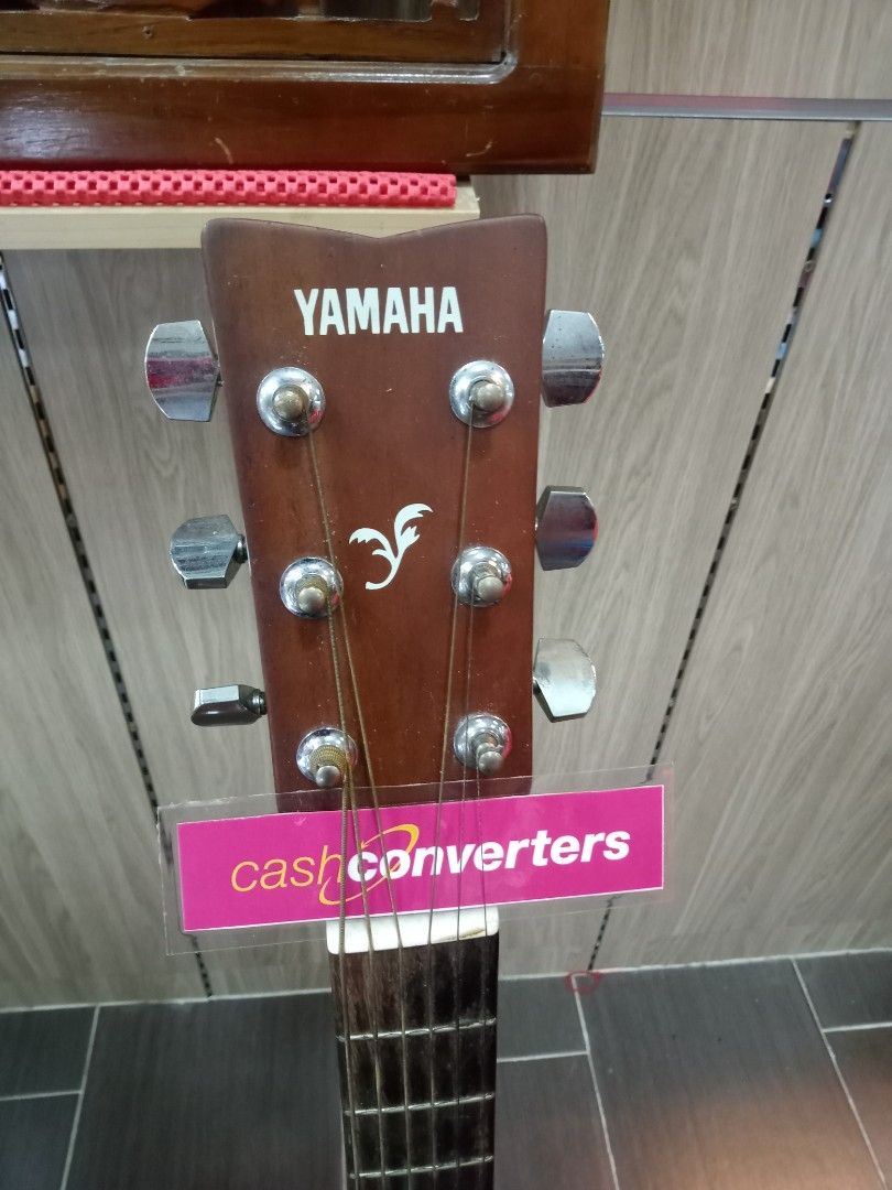 Yamaha F310 Acoustic Guitar 6 String Made In Indonesia, Hobbies & Toys