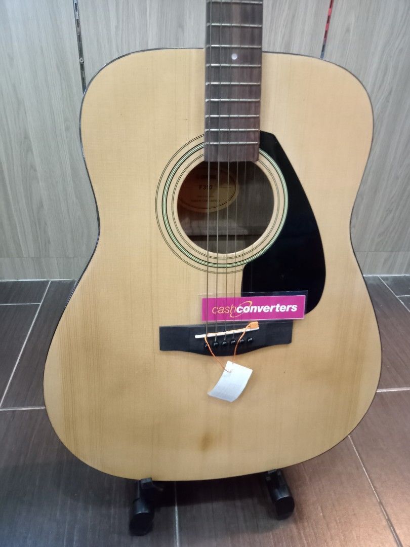 Yamaha F310 Acoustic Guitar 6 String Made In Indonesia, Hobbies & Toys