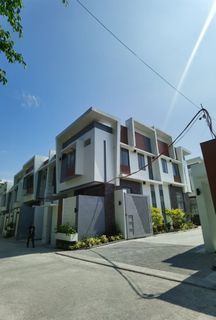 3 Bedroom Townhouse for Sale in Edsa Muñoz Area near Congressional Avenue Quezon City (Luxurious Modern Design) 
