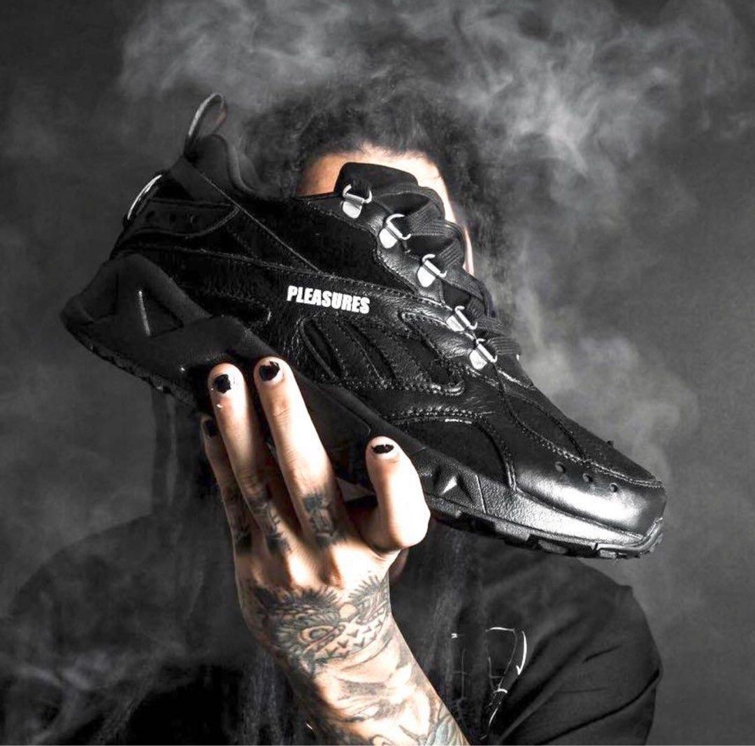 US7.5 Reebok x Pleasures Aztrek triple black all not pump