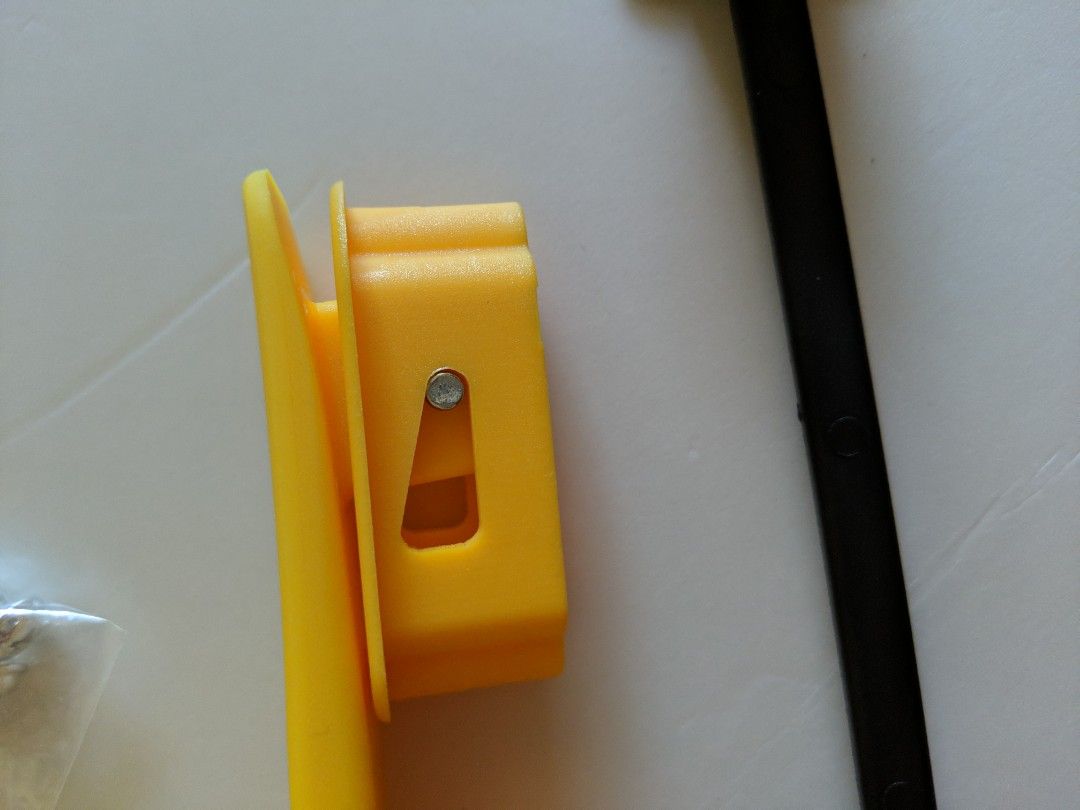 * American Tourister yellow suitcase handle to fix broken luggage