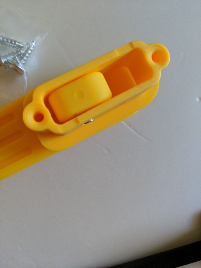 * American Tourister yellow suitcase handle to fix broken luggage