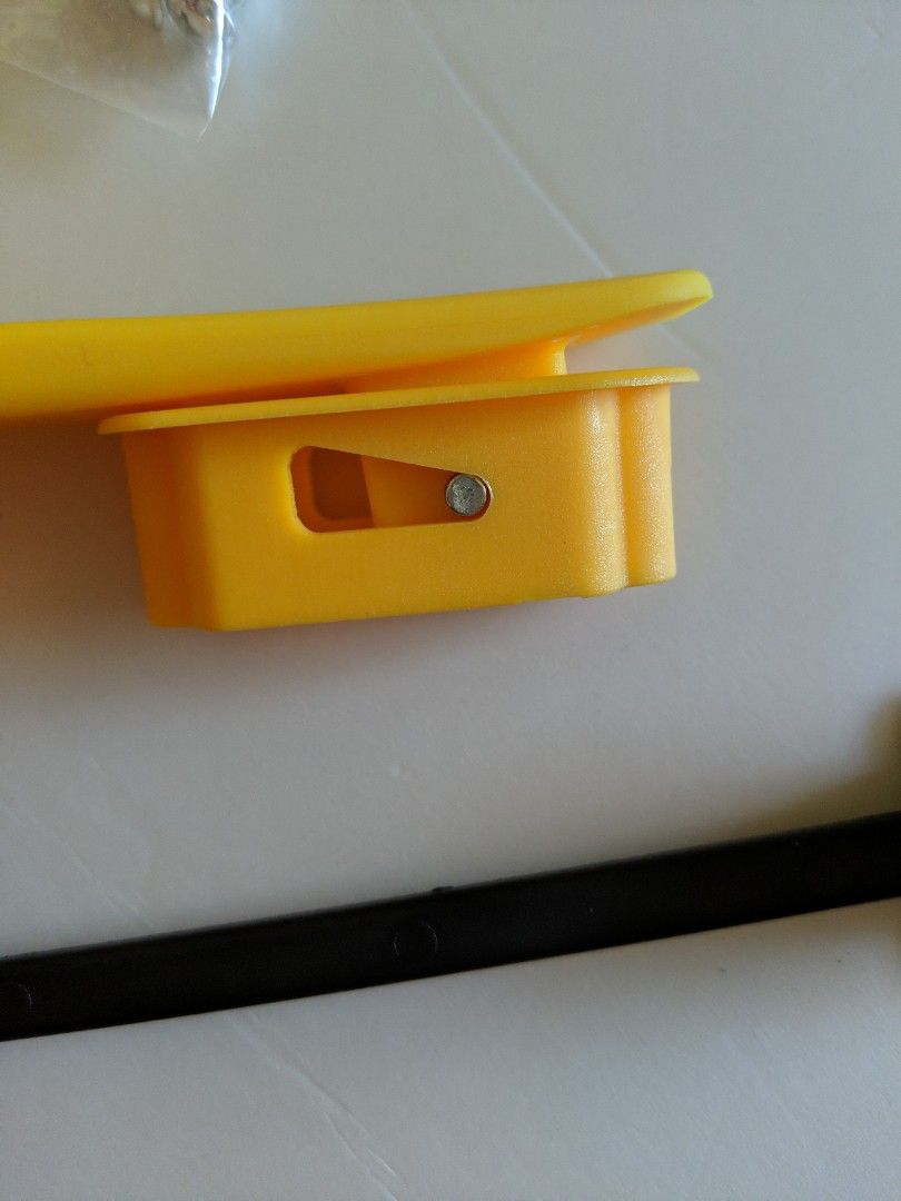 * American Tourister yellow suitcase handle to fix broken luggage