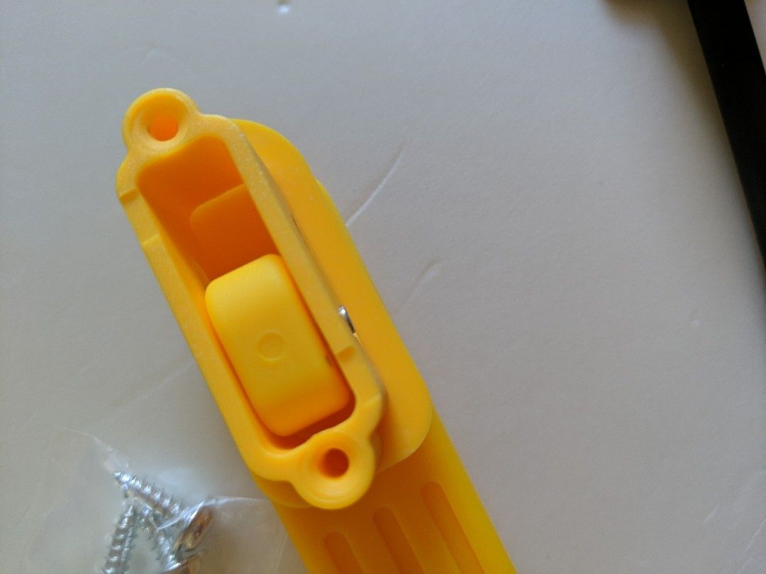 * American Tourister yellow suitcase handle to fix broken luggage
