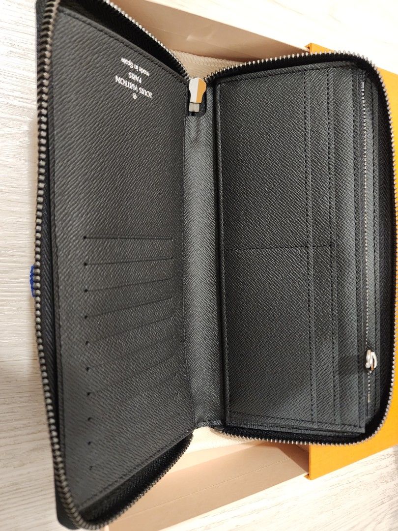 Louis Vuitton Black Taiga Leather Zippy Stripe Vertical Wallet Louis Vuitton