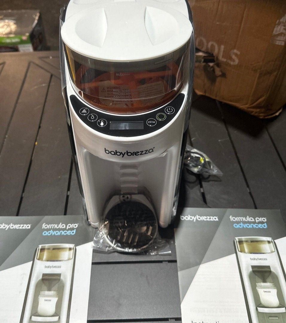 Baby Brezza Milk dispenser, Babies & Kids, Nursing & Feeding