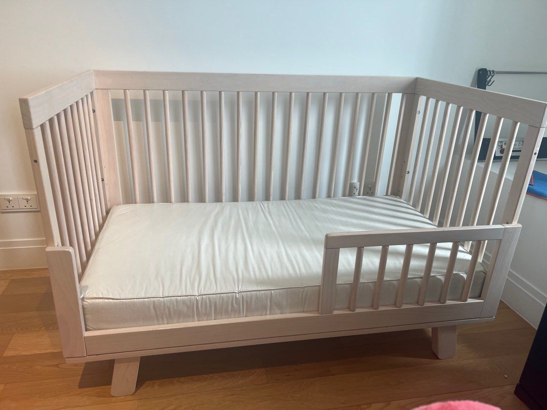 Babyletto Hudson crib with toddler conversion rail, Babies Kids