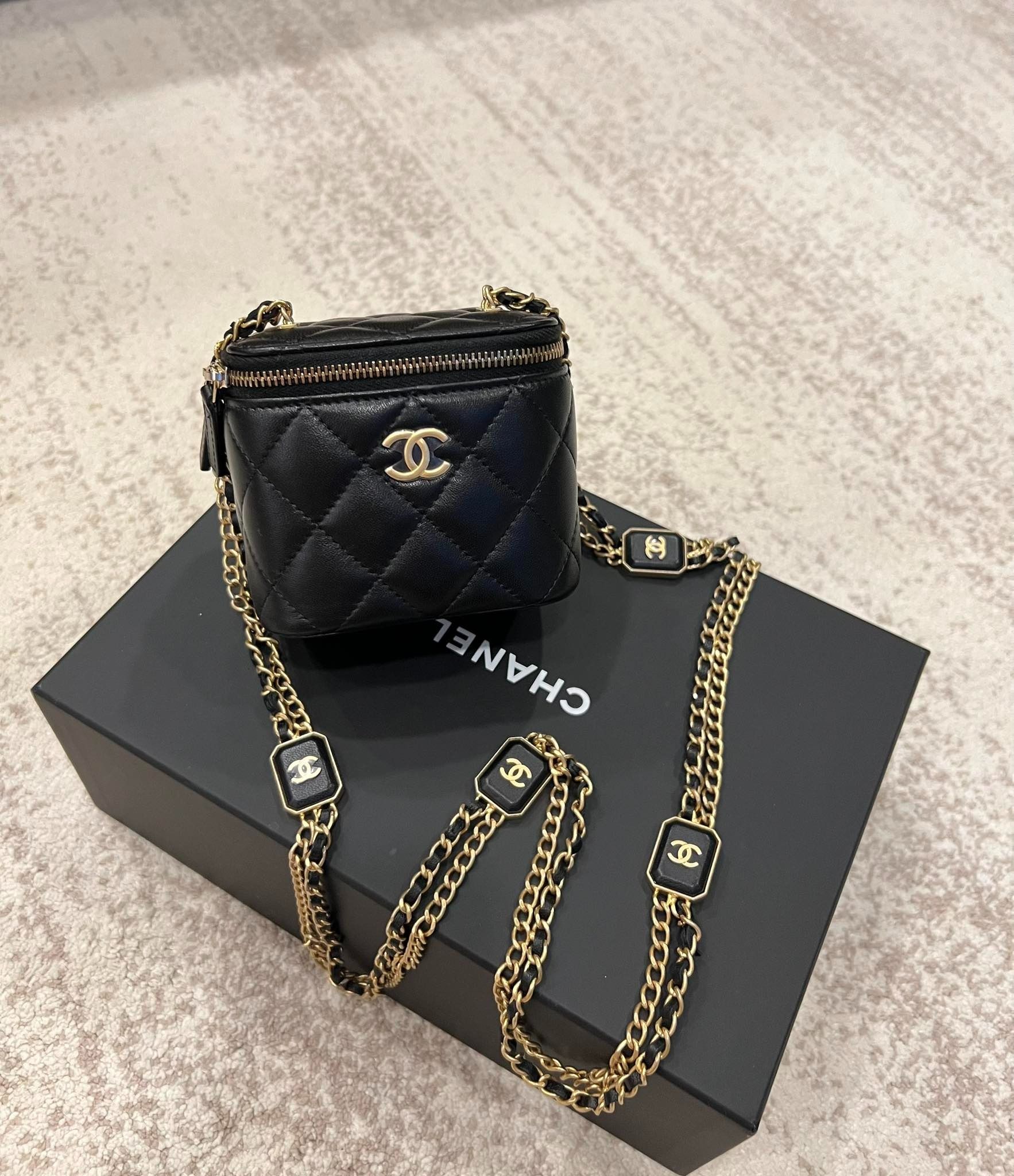 Chanel Vanity Black Lambskin Ghw, Luxury, Bags & Wallets on Carousell