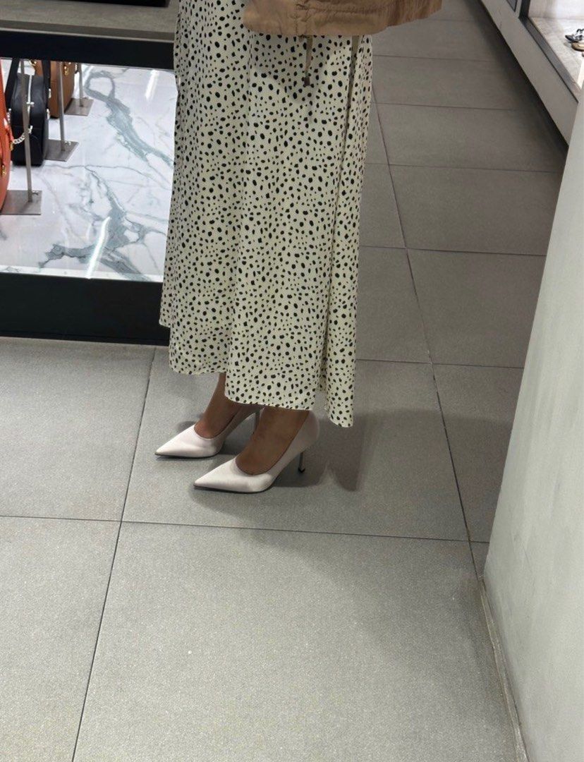 Charles & Keith Satin Closed Heels (Category: Heels) located in Manila. Submitted by cabbb939 (Listing ID 1238809544, Image 3). Description: Bought here and used once for graduation Has a purple tint to it . Im size 35 and it’s perfect in length but i have very thin feet so it’s loose on me but otherwise, this is a beautiful pair. Has slight signs of use but selling low retails for 3.5k.