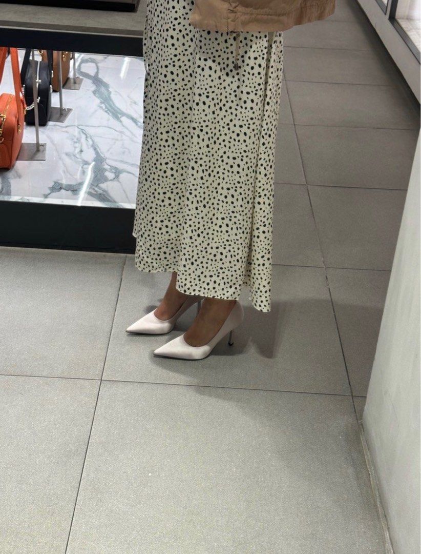 Charles & Keith Satin Closed Heels (Category: Heels) located in Manila. Submitted by cabbb939 (Listing ID 1238809544, Image 2). Description: Bought here and used once for graduation Has a purple tint to it . Im size 35 and it’s perfect in length but i have very thin feet so it’s loose on me but otherwise, this is a beautiful pair. Has slight signs of use but selling low retails for 3.5k.