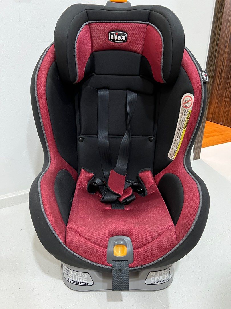 Chicco car outlet seat red