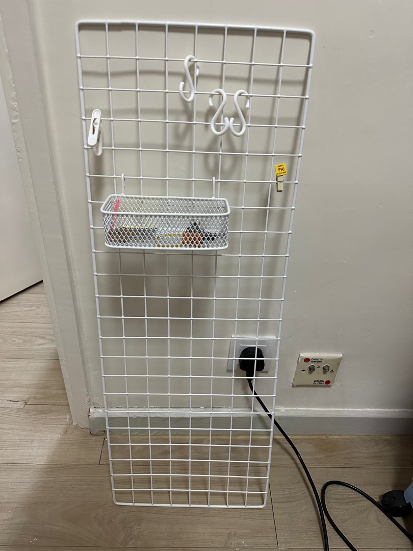 DAISO Wire Net (29.5 x 80 cm) + FREE Wire Pencil Holder, 傢俬＆家居, 家居裝飾, 牆