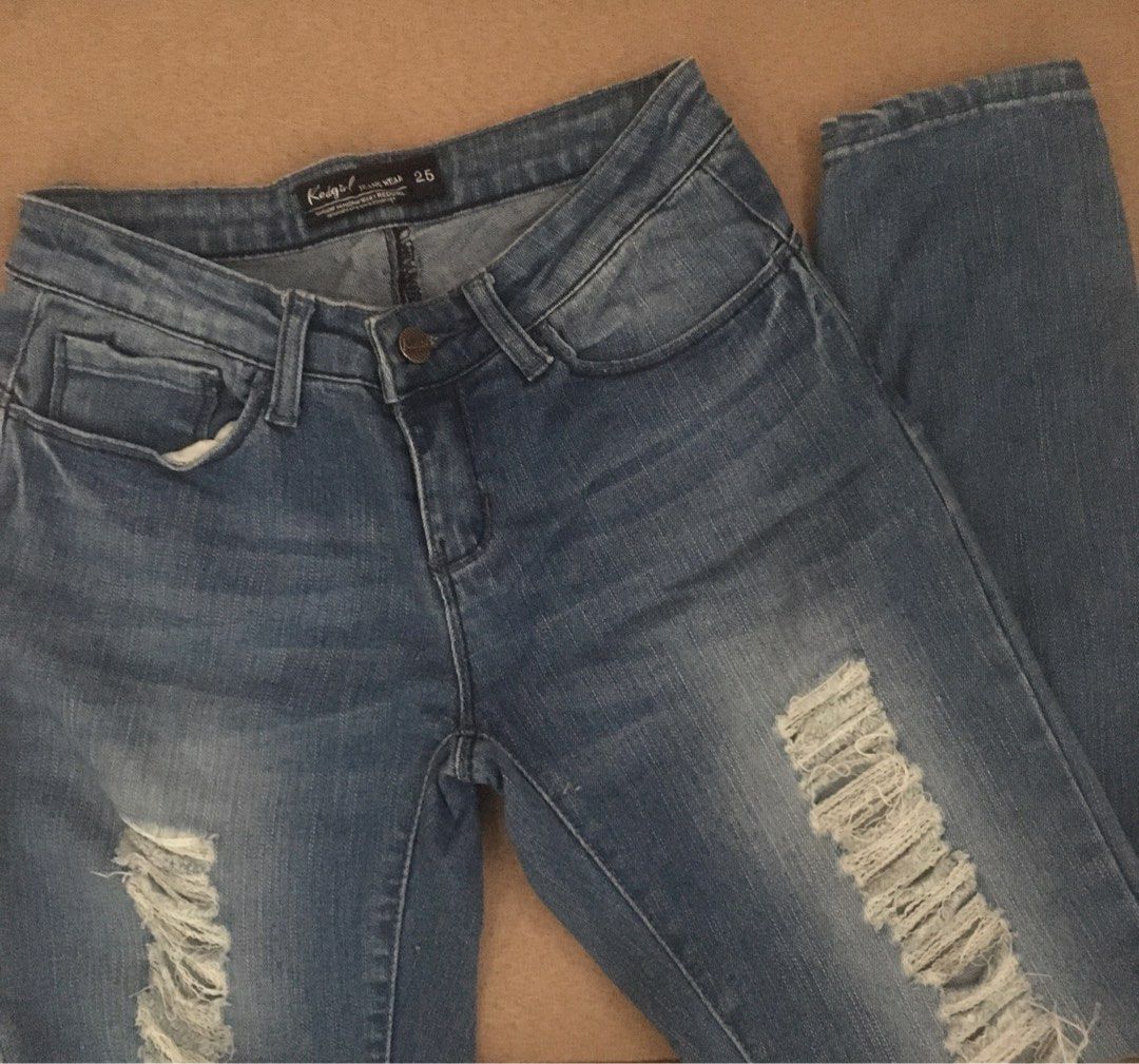 Denim ripped tapered jeans (mid-rise) (Category: Jeans) located in Binan City. Submitted by withjoy_ (Listing ID 1238855813, Image 2). Description: Denim ripped tapered jeans (mid-rise) Fits 25-26 waistline Gcash payment. Can do Shopee checkout for shipping, just message me! 😊.