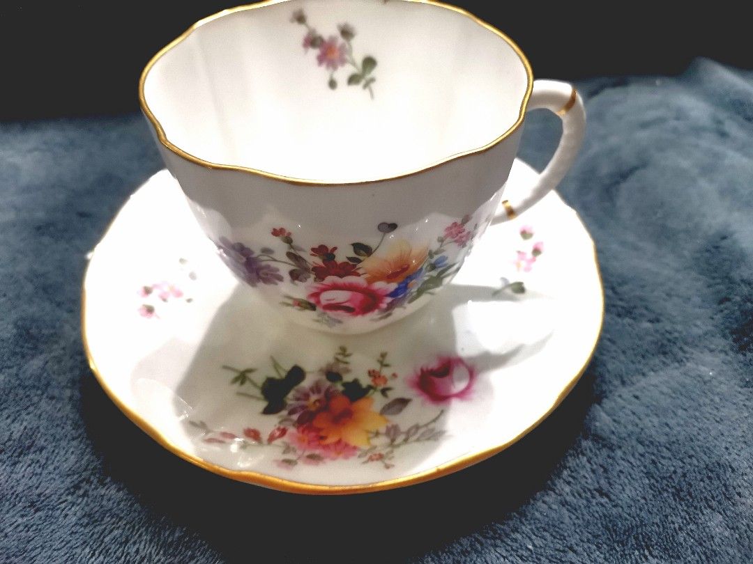 Derby Posies (Category: Coffee & Tea Tableware) located in Pasig City. Submitted by singledadreseller (Listing ID 1238943448, Image 2). Description: Derby posies by royal crown derby Size of cup is quite larger than regular cup English bone china very good condition Gold is intact no cracks or crazings.