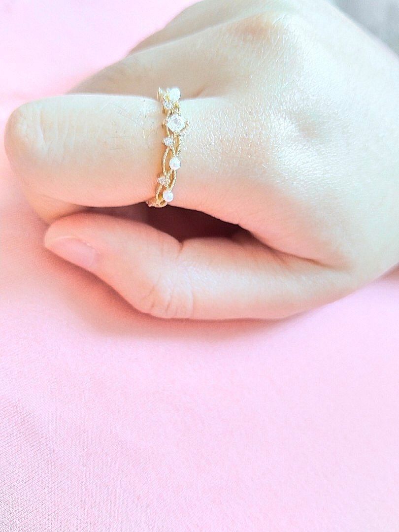 gold ring (Category: Rings) located in Singapore. Submitted by zhaoyao17 (Listing ID 1208607621, Image 3). Description: -it is real silver with 18k gold plated, the condition was excellent! I bought it and never use it once - the ring size can be adjusted! -price can be also discuss -left one stock! don't miss it!.