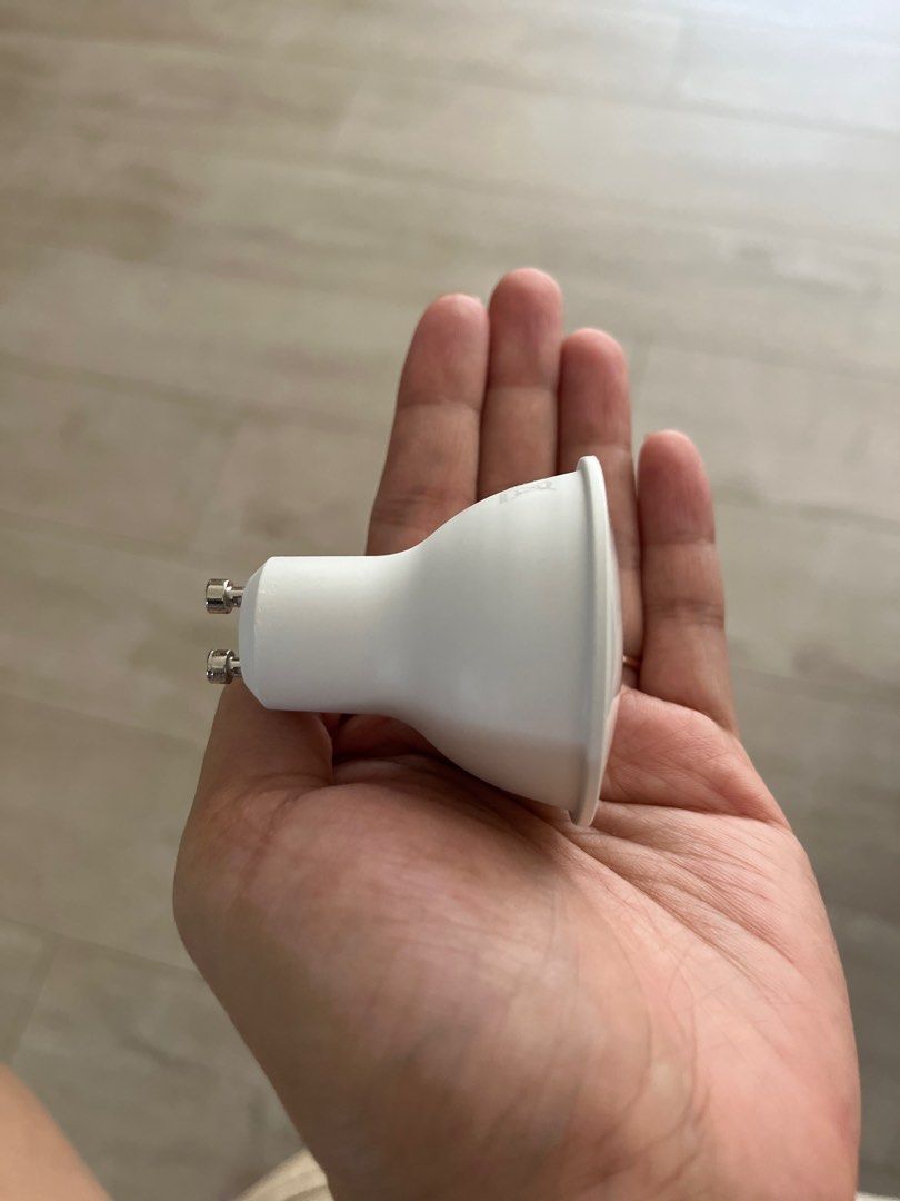 GU10 Bulb Stuck In Socket? Here's How To Remove And Replace