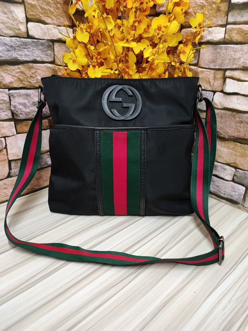 Gucci Print Leather GG Messenger Bag in Black