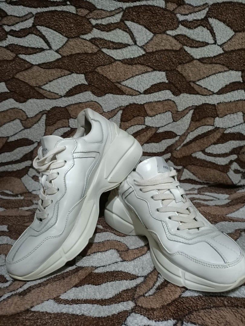 Gucci distressed sneaker cheap
