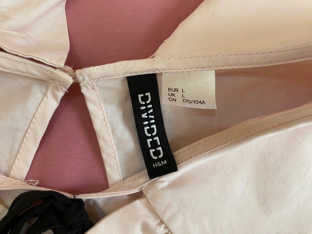 H&M baby pink collared longsleeves (Category: Longsleeves) located in Bulacan. Submitted by mariapreloved.ph (Listing ID 1238833062, Image 2). Description: 👉🏼NO WHEN WORN PHOTOS👈🏼 ▫️Size L on tag (loose fit); can fit L-XXL ▫️₱550 ▫️used once ▫️Good as New ▫️No flaw/s 🛍PM me to order 🛍Payment first before shipping ‼️LAST PRICE POSTED; NO RESERVATION; NO CANCELLATION; NO RETURN; NO EXCHANGE‼️ 💌DM me for shipping details and forms .