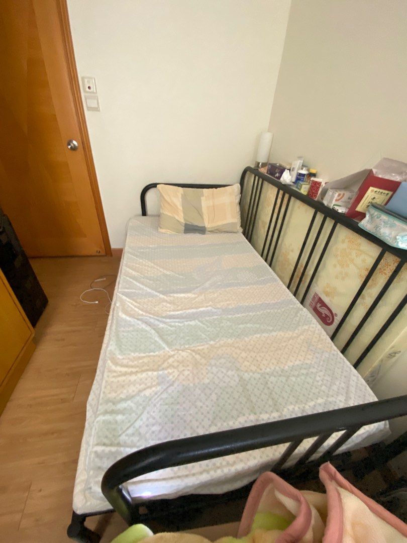 IKEA twin bed with pull out twin bed frame and mattress, 傢俬＆家居, 傢俬, 床架及