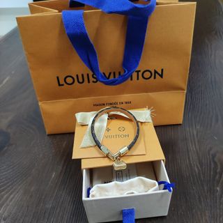 (Category: ) located in . Submitted by nofarlpreloved (Listing ID 1238913534, Image 1). Description: .