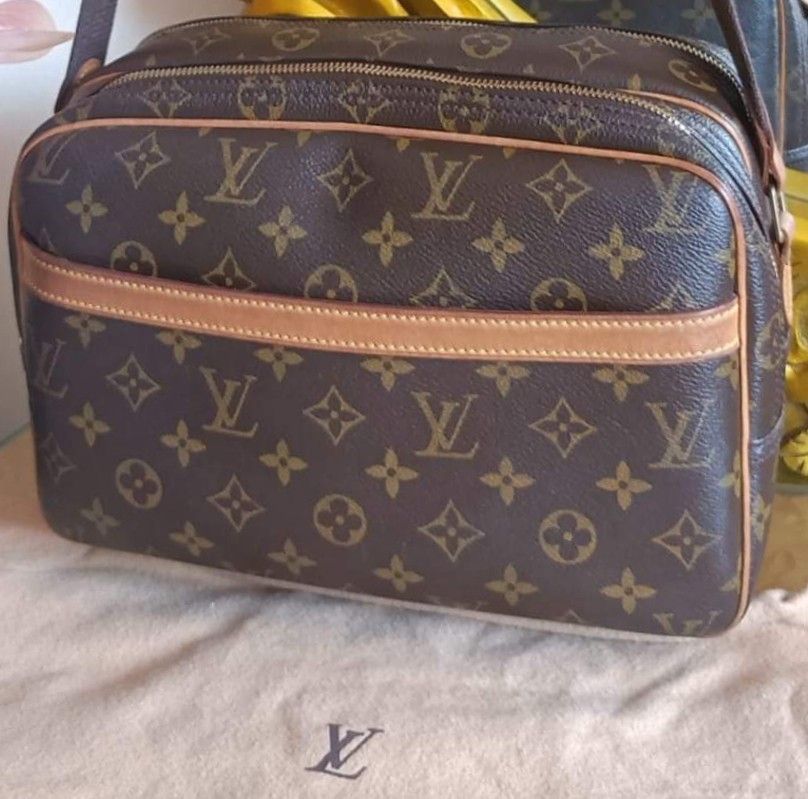 Authentic LV Speedy 35 Monogram canvass, Luxury, Bags & Wallets on Carousell