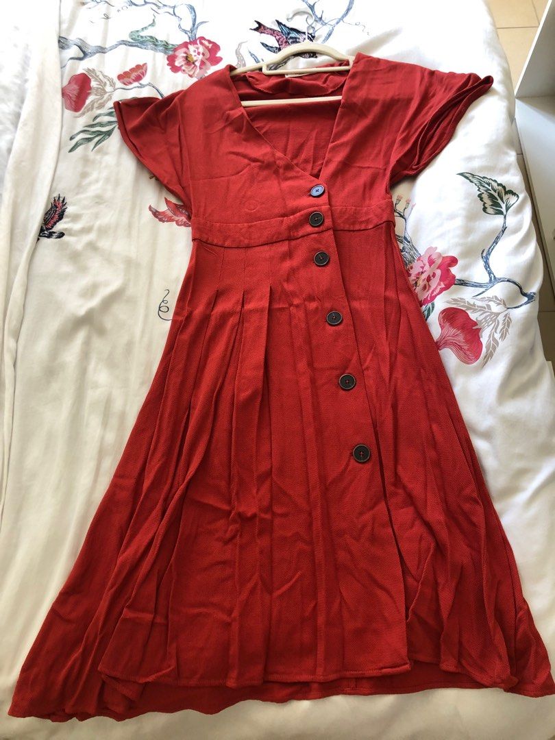 Mango Red Dress (Category: Dresses) located in Taguig. Submitted by user51982 (Listing ID 1238796920, Image 1). Description: RFS: decluttering my closet.