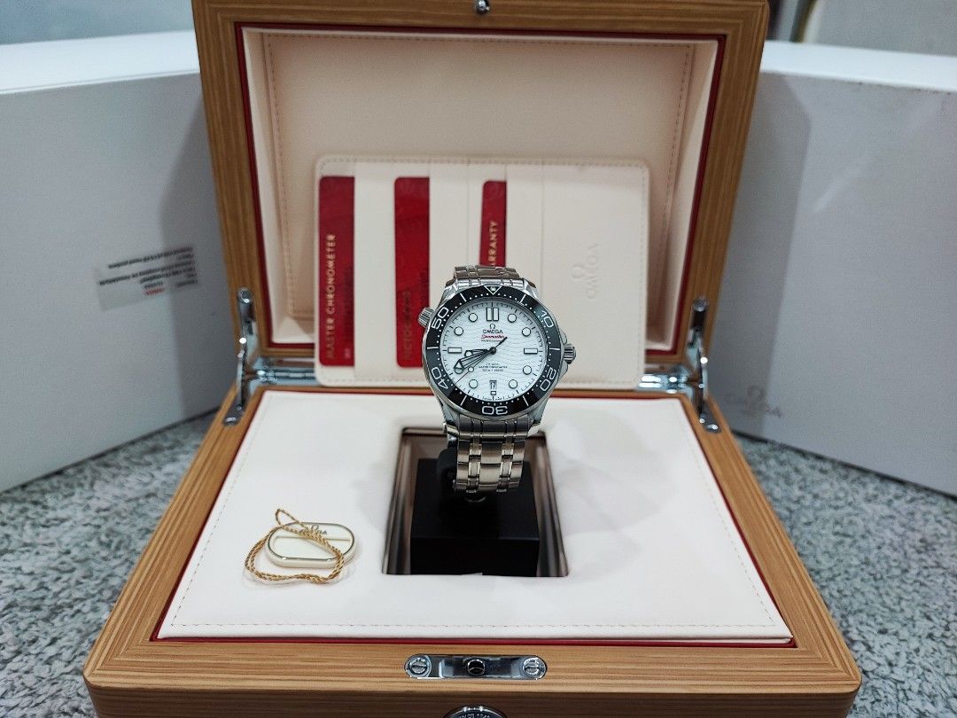 MSKL JOHAN OMEGA Seamaster 300m White Ceramic Steel Chronometer