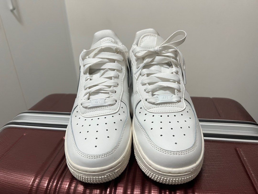 White nike with silver swoosh store