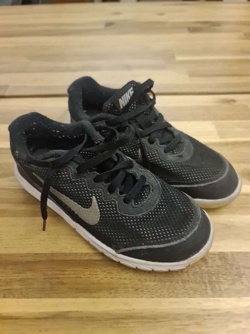 White nike trainers hot sale 27