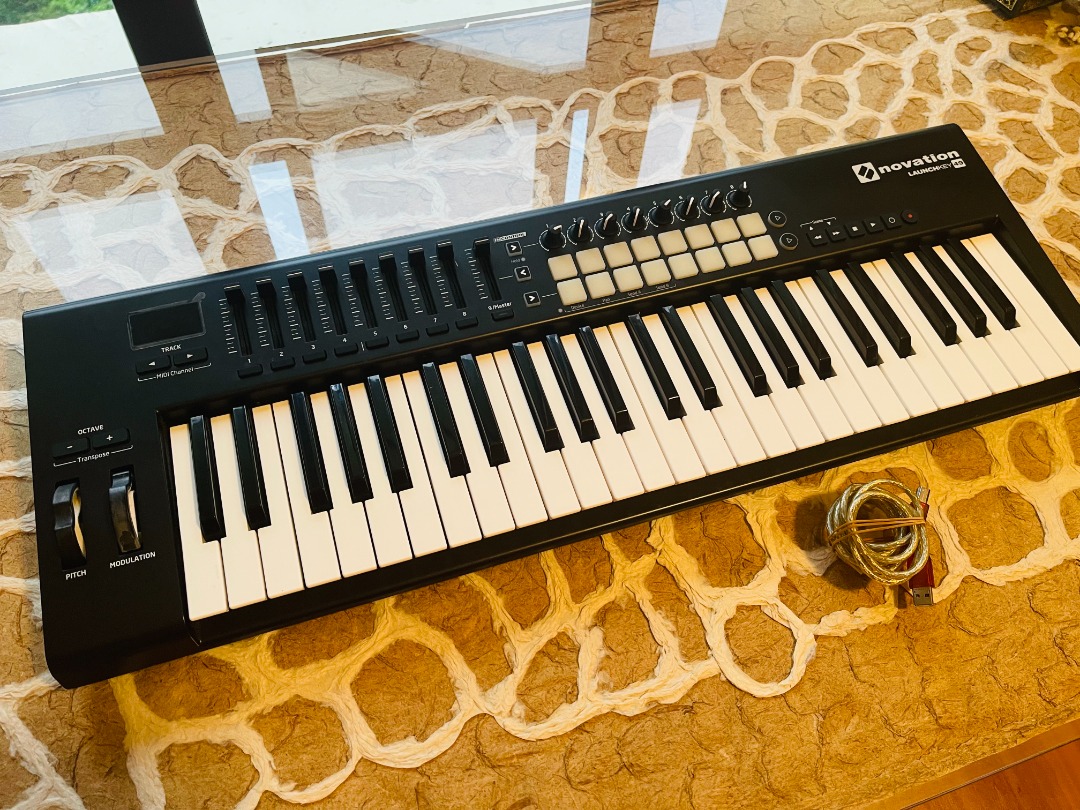 Novation Launchkey 49 Midi Keyboard + Pedal, Hobbies & Toys, Music